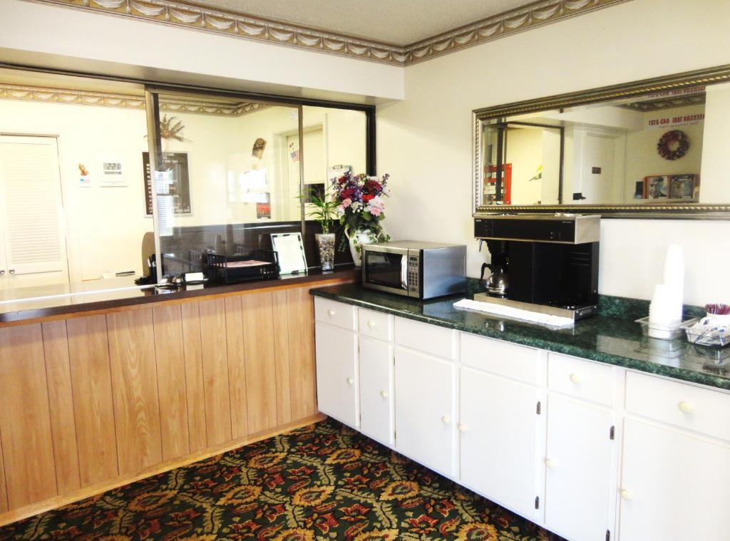 Budget Inn Daleville מראה חיצוני תמונה
